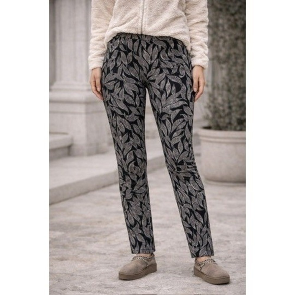 Chicos Black White Botanical Leaf Print Slim‎ Leg Pull On Pants Size 1 US 8